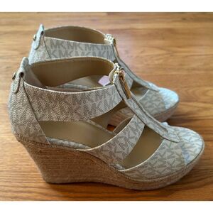 Michael Kors Size 9.5M Womens Vanilla Damita Wedge Logo MK Signature Sandals
